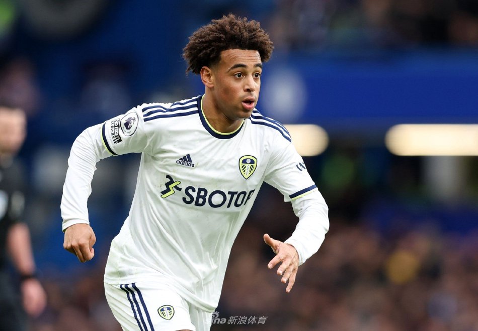 迅速将球传 迅速将球传