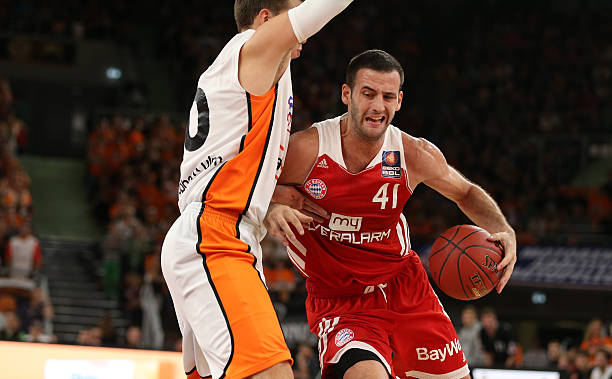 球员来到亚 球员来到亚