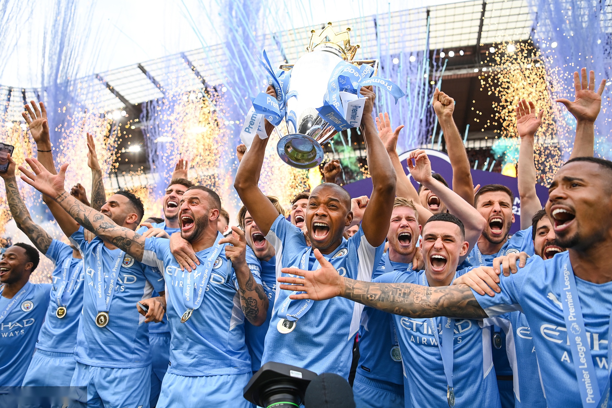 为其配备合 为其配备合