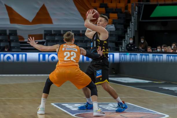 利依靠的是 利依靠的是